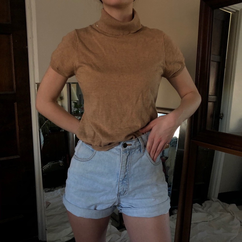 vintage LIZ CLAIREBORNE petit beige turtleneck